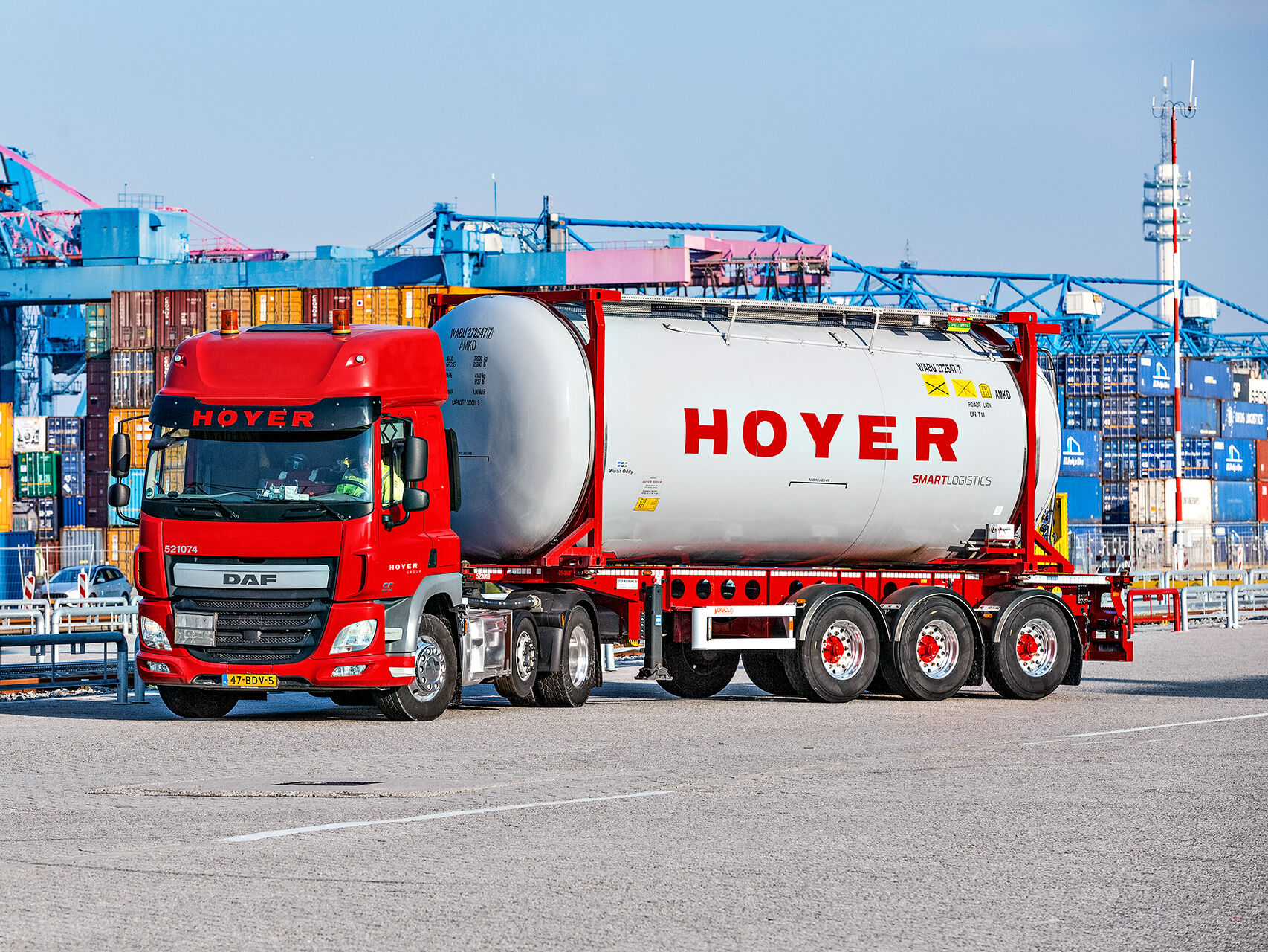 HOYER truck with tankcontainer in Rotterdam