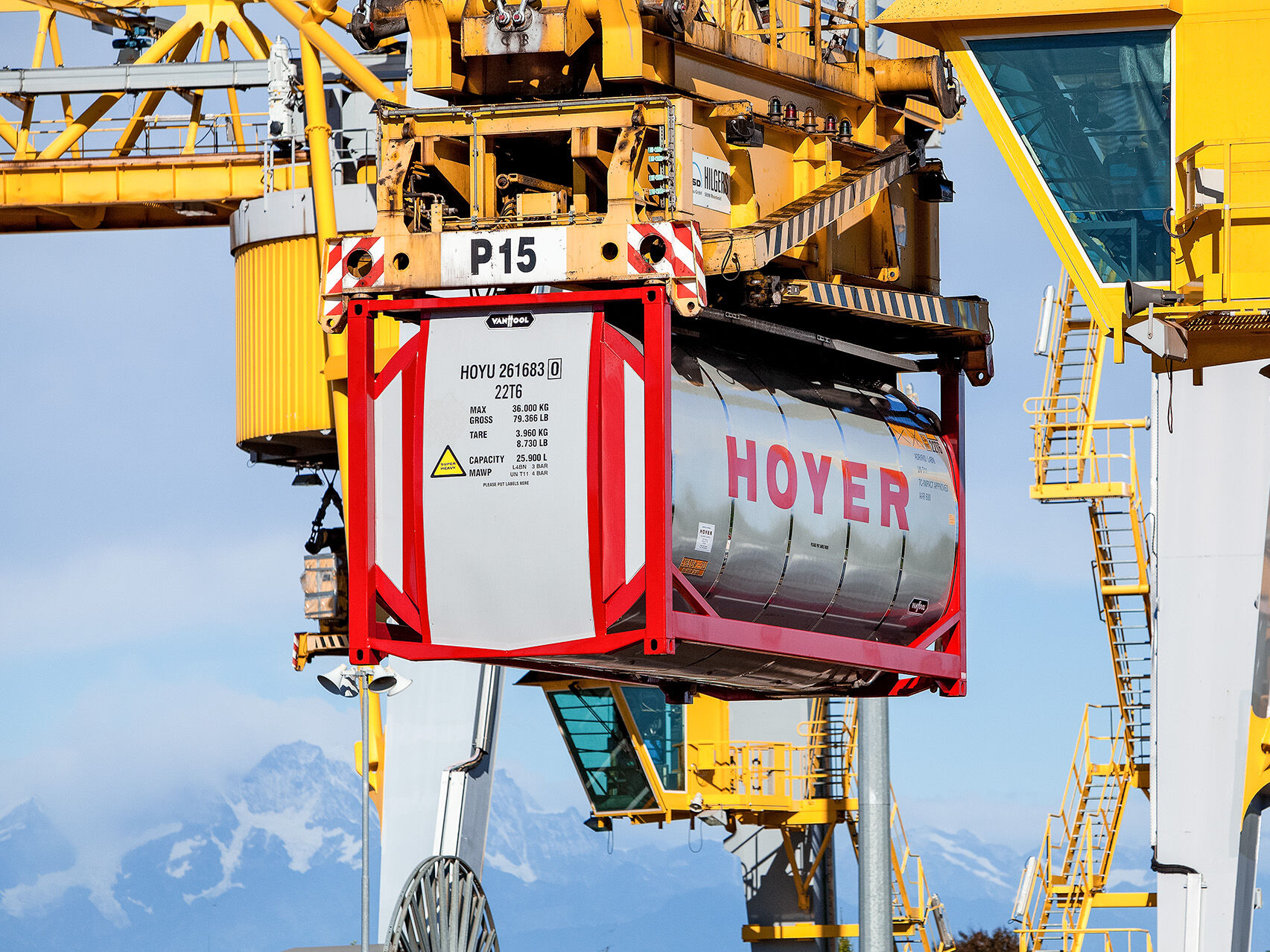 HOYER Group tank container Italy, loading and unloading