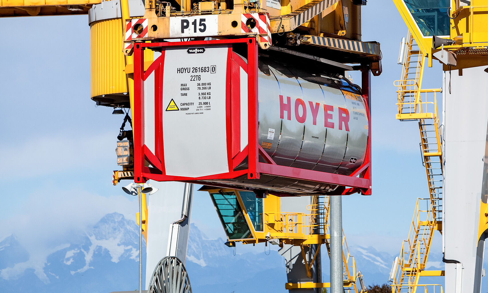 HOYER Group tank container Italy, loading and unloading