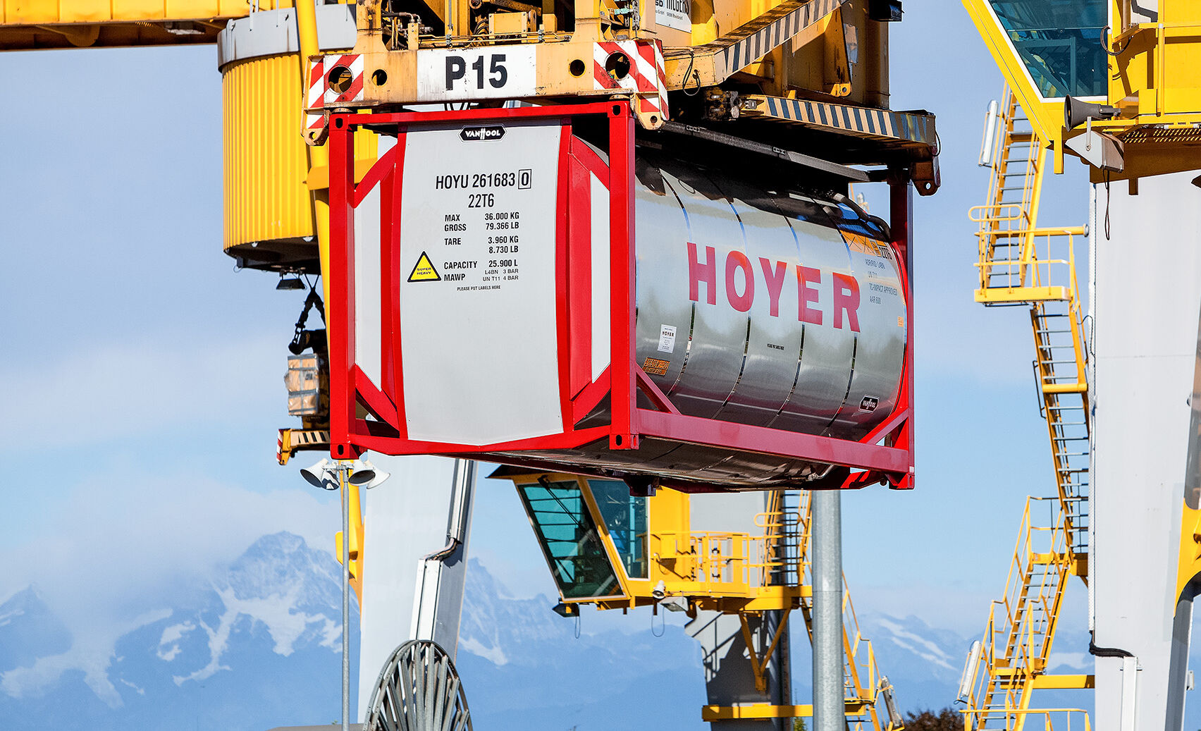 HOYER Group Tankcontainer Italien, Be- und Entladen