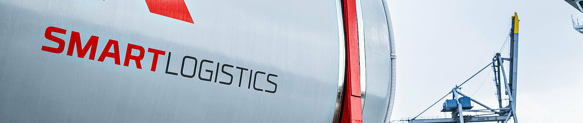 Smart Logistics HOYER tankcontainer for chemicals close up smart logistics