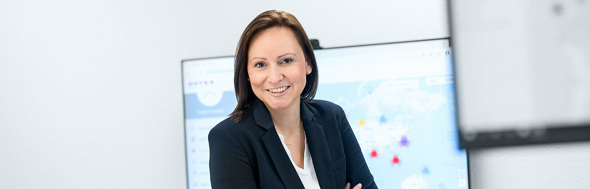 Integrated logistics HOYER employee in a meetingroom