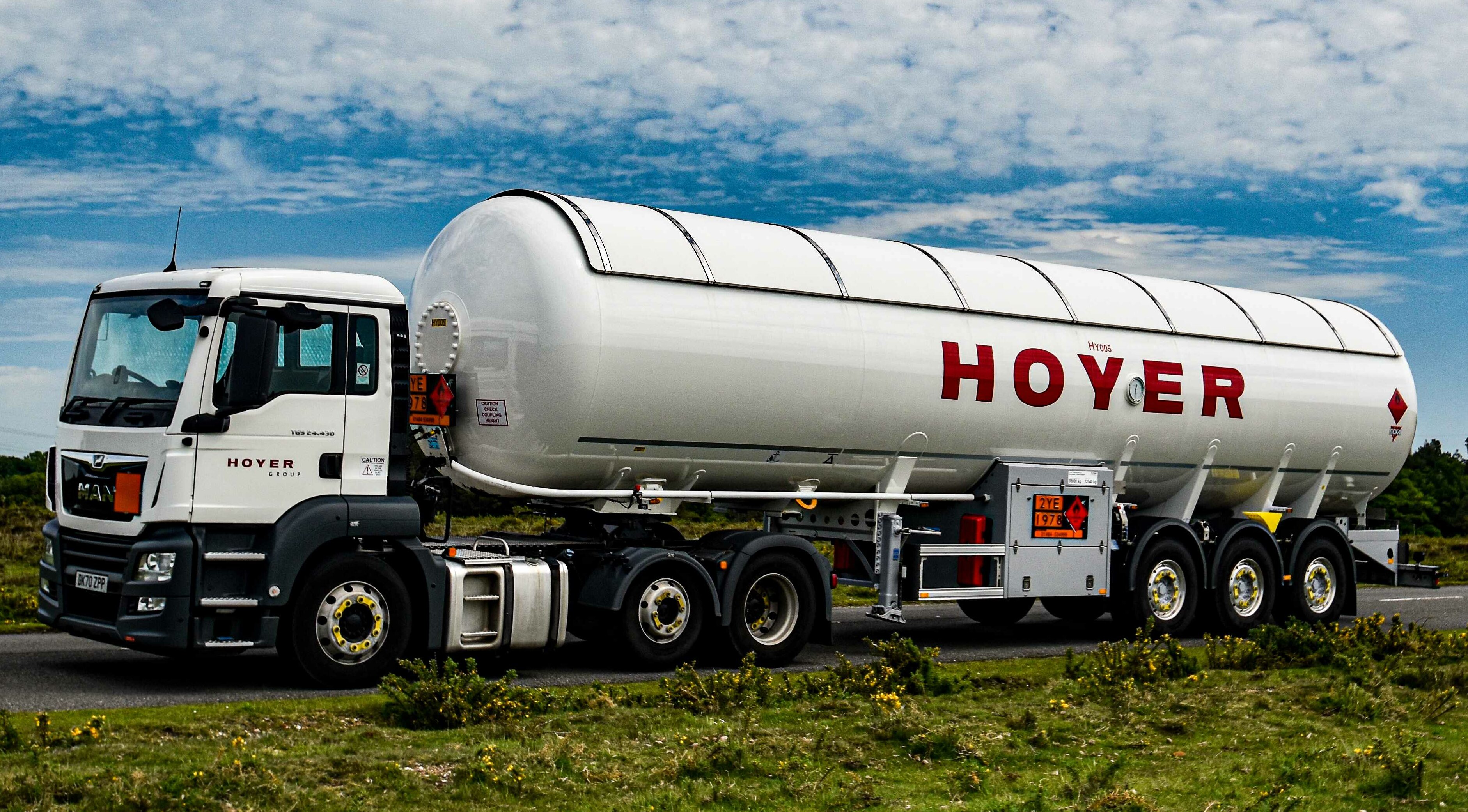 white HOYER truck LPG Gas