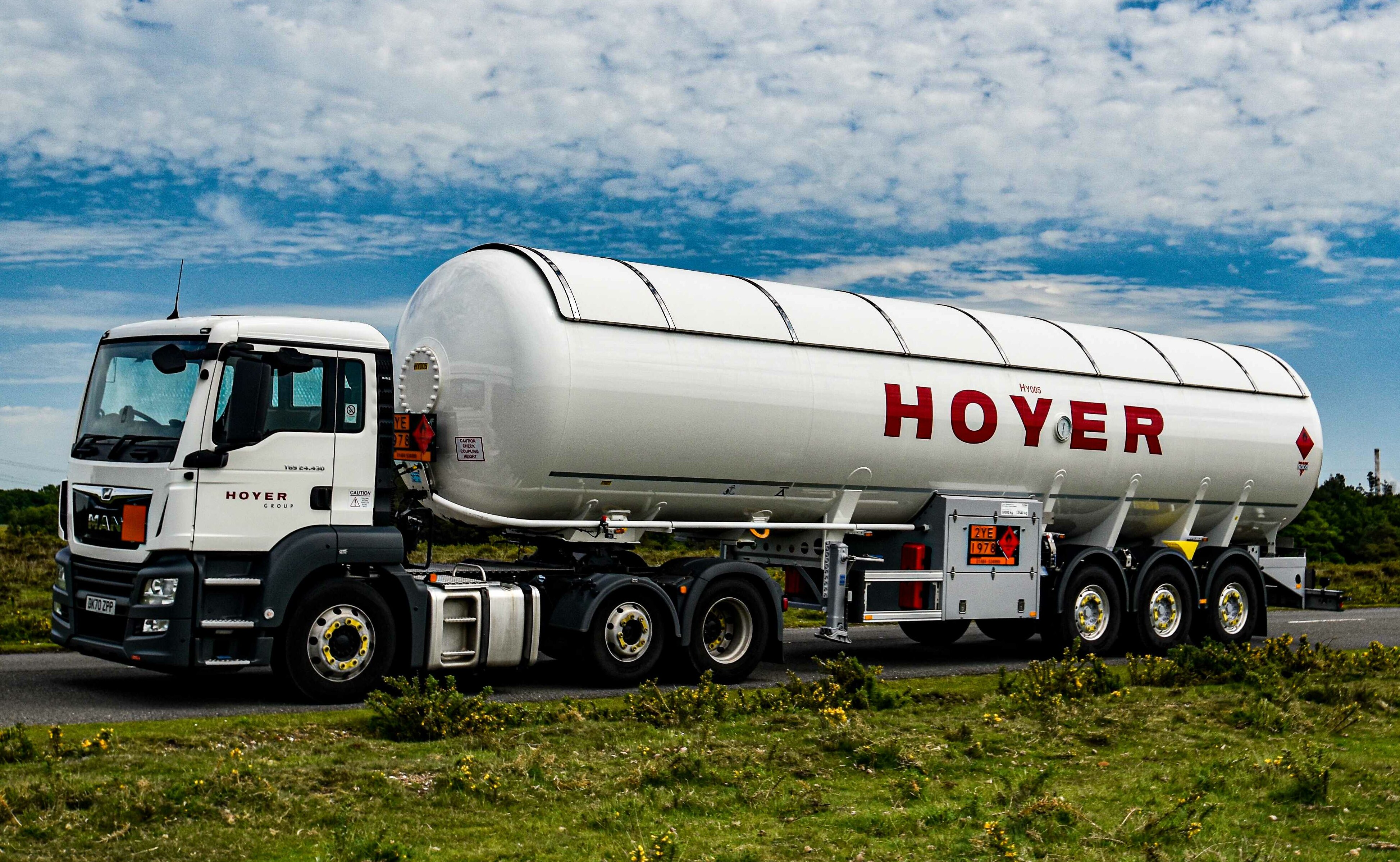 weißer HOYER Lkw LPG Gas