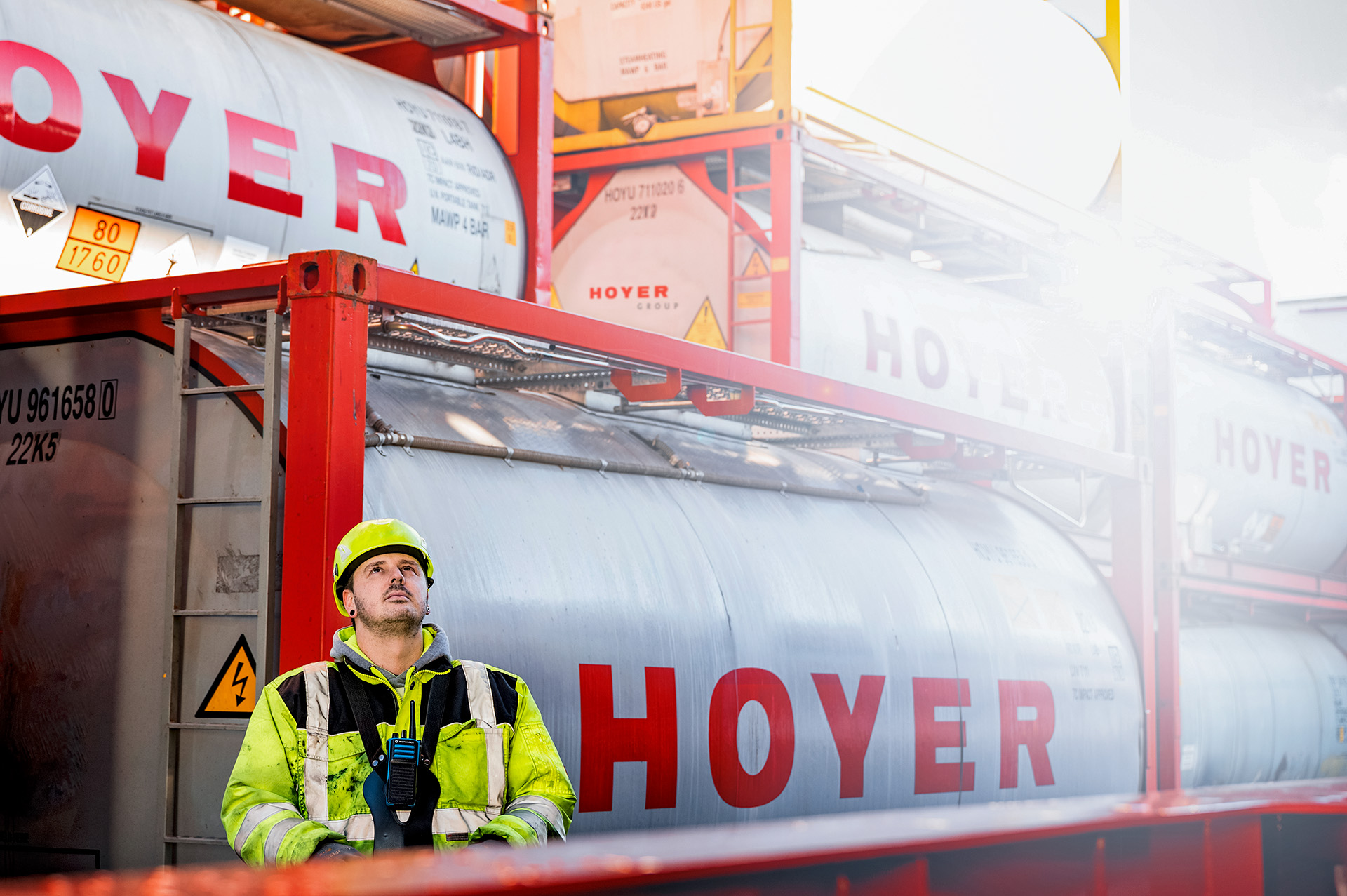 HOYER employee standing in front of tankcontainers